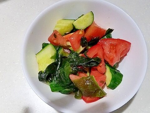 ダイエットに良い☆トマトときゅうりとわかめのサラダ